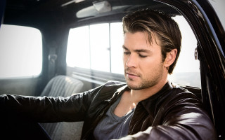 Man car cellphone smiling camera - christopher rush free wallpaper