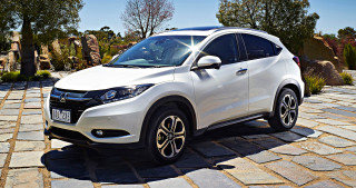 White car cobblestone driveway house - feature free wallpaper