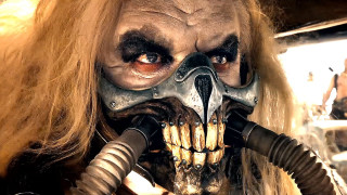 Creepy woman gas mask large - a gas mask free wallpaper