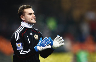 Man black shirt white gloves - andrey ryabovichev free wallpaper