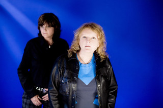 Two people blue background light - two person free wallpaper