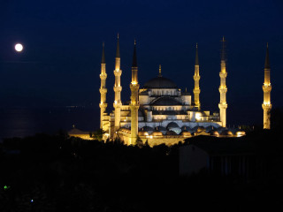 Large building night lights full - a large building free wallpaper