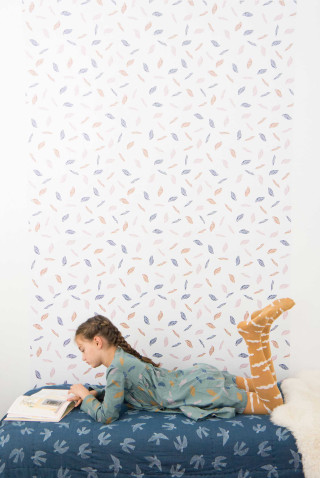 Little girl reading book wallpaper - a little girl free wallpaper