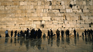 Stone wall opening group people - a stone wall free wallpaper