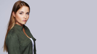 Woman green shirt jeans serious - a gray background free wallpaper