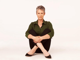 Woman sitting crossed legs jewelry - ancell stronach free wallpaper
