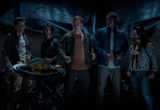 Holographic group food dish blue - a blue jacket free wallpaper