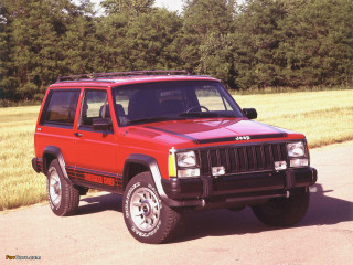 Red jeep parked road grass - pathfinder free wallpaper