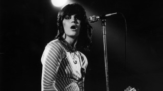 Woman microphone stage performance dual - stage free wallpaper