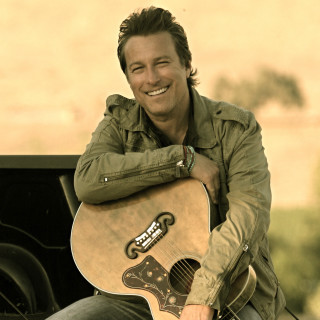 Man truck guitar smiling quito - the camera free wallpaper
