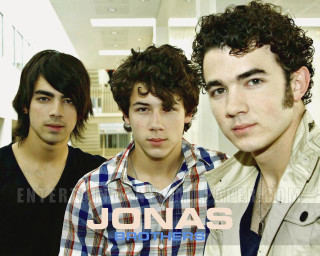 Three young men mall lobby - else alfelt free wallpaper