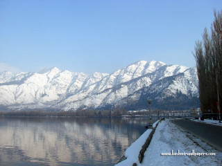 Mountain range reflection lake snow 5 - the water of a lake free wallpaper