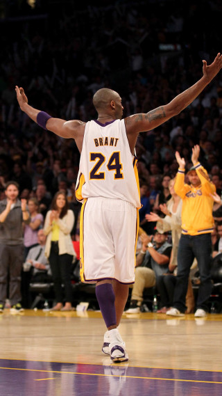 Man white jersey walking court - heroic free wallpaper