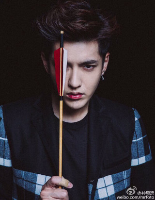 Man flag serious look tarot - fan kuan free wallpaper