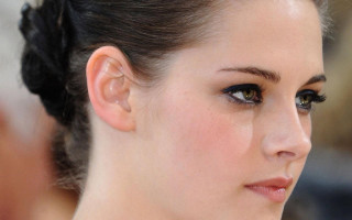 Woman black eyeliner necklace white - eye free wallpaper