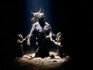 Creepy statue dark light face - a creepy look free wallpaper for desktop