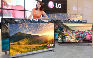 Woman television display store mall - uhd 8 k free wallpaper