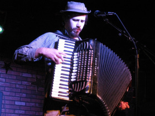 Man playing accordion concert stage - a microphone free wallpaper