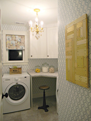 Washer dryer small room window - bright studio setting free wallpaper