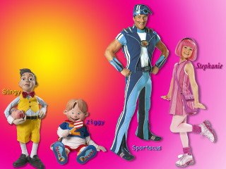 Costume party group pink background - costume free wallpaper