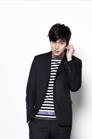 Man suit striped shirt pose - shirt free wallpaper