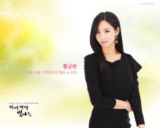Woman black dress green background - byeon sangbyeok free wallpaper