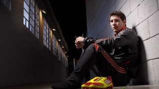 Man sitting ground wall toy 2 - magazine free wallpaper