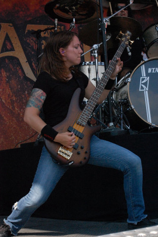 Woman playing guitar stage microphone 3 - a woman playing free wallpaper