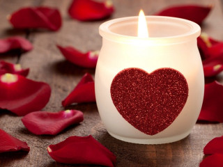Candle heart rose petals table 4 - petal free wallpaper