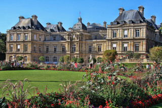 Paris school large building lawn - lot of flowers free wallpaper
