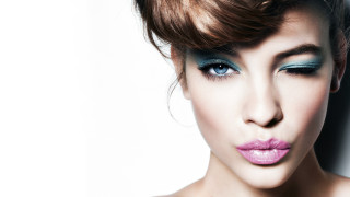 Woman blue eyes pink lips - a pink lip free wallpaper