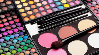 Makeup brushes white background black - an airbrush painting free wallpaper