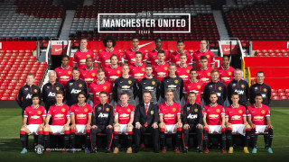 Team photo soccer men red - a soccer field free wallpaper