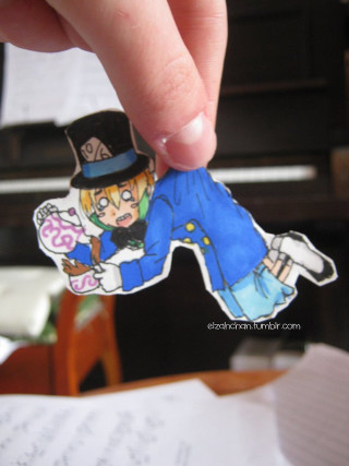 Cartoon sticker giantess alice blonde - a person holding free wallpaper