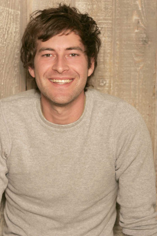 Smiling man wooden wall cell - peter konig free wallpaper
