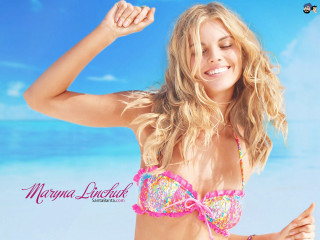 Beach bikini woman posing cheerful - cheerful free wallpaper
