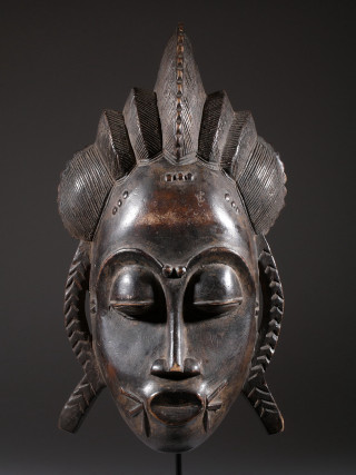 Bronze mask black background artistic - chinwe chukwuogoroy free wallpaper