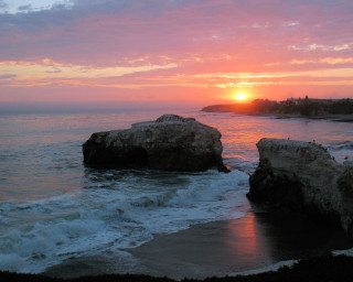 Sunset ocean rock formation water 3 - a sunset over the ocean free wallpaper