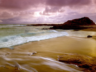 Beach waves rock outcropping background - wave free wallpaper