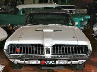 Silver car garage background man - a silver car free wallpaper