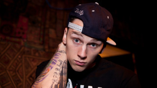 Man hat tattoos portrait photorealistic - perfect eye free wallpaper