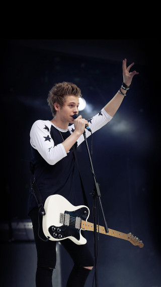Man guitar stage microphone stand 5 - the other hand free wallpaper