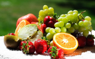 Fruit closeup snow green background - a close up of a bunch free wallpaper
