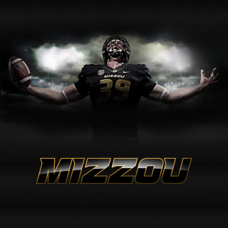 Football player holding football mizzou - derek hill free wallpaper