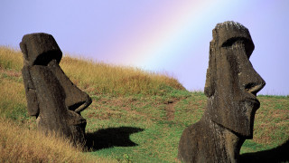 Statues faces grassy hill rainbow - a rainbow free wallpaper
