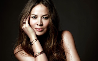 Woman long hair bracelet hand - her wrist free wallpaper