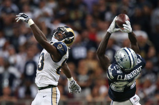 Football players jumping catching ball - two football player free wallpaper