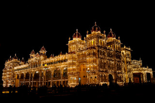 Large building night lights clock - the top of it free wallpaper