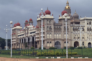 Large building red domes green - ella guru free wallpaper