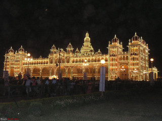 Large building lights nighttime people - night free wallpaper